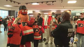 Flyers Fans Return To Packed Wells Fargo Center For First Time In More Than 500 Days