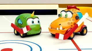 Машинки Мокас  играют в хоккей -  Мультфильм про машинки 🚙