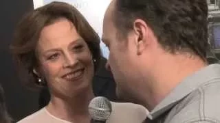 Hugh Jackman Wolverine vs Sigourney Weaver Ripley - Chappie Red Carpet with Brad Blanks