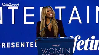 Yvonne Orji Presents Issa Rae With Equity in Entertainment Award | Women in Entertainment 2022