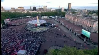 The Queens Diamond Jubilee Concert - Robbie Williams (Mack the Knife)