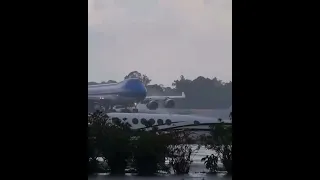 Boeing 747 Cargo KLM aterrissagem na chuva.