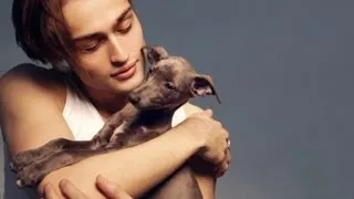 Douglas Booth hearts a puppy