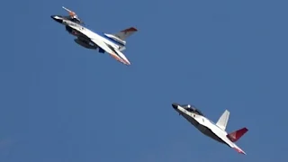 先進技術実証機X-2 左旋回 X-2 left turn in tight formation with F-2 Fighter !