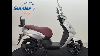 Peugeot Kisbee Satin Flash Silver 25km bj: 2019 940 km tweedehands scooter bij Sunder Bromfietsen