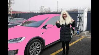 Tesla Model X не для блондинок | Девушка за рулем Tesla