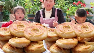 The crispy pork pie is so delicious  the crispy residue is fragrant and the oil is flowing! Junbao'