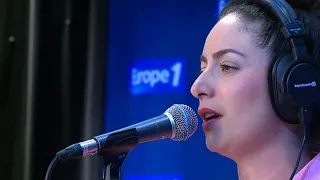 Lili Poe interprète "Amour fragile" en live dans Bonjour la France