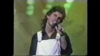 Roupa Nova no Globo de Ouro 1986 - Seguindo O Trem Azul.mpg