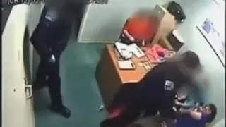 Police Officer Brutally Beats Shoplifter (Video)