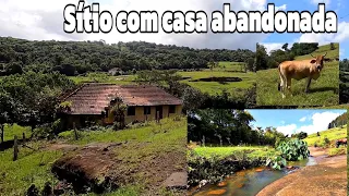 Um sítio lindo com águas carentes e casa abandonada