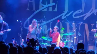 Alexandra Kay with a 10 year old singing EASy at Headliners 11-1-2023