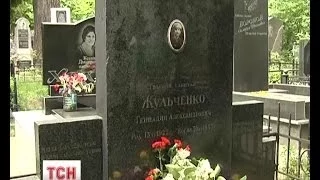 У Києві люди вшанували загиблих на військовому кладовищі