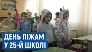 Учні чернігівської школи прийшли на уроки в піжамах, щоб підтримати дітей у лікарнях