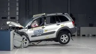 2001 Toyota RAV4 moderate overlap test