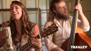 Folk Alley Sessions: Lindsay Lou & The Flatbellys - "Old Song"