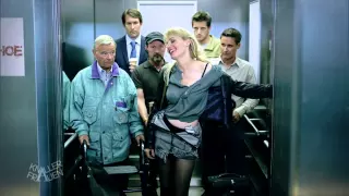 Im Fahrstuhl... - Knallerfrauen mit Martina Hill