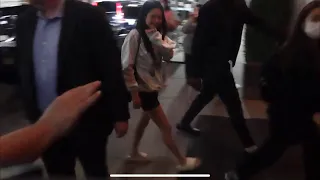 Jennie & Rosé return to hotel after BLACKPINK win at VMAs! #jennie #rosé #blackpink