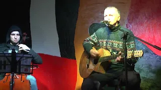 Алексей Юзленко (группы "Znaki" и "Потмучто")и Квазар Козлов (виолончель).Река