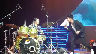 Kim Chiu take on drums while Piolo Pascual sings..