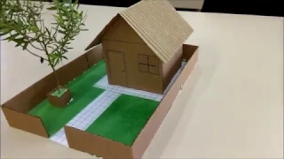 CASINHA PARA MAQUETE FEITO COM CAIXA DE PAPELÃO 100% MATERIAL RECICLÁVEL