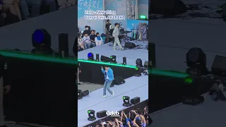 Zico performing “New thing” and “Okey Dokey” at Yonsei University festival (AKARAKA)🔥#zico #shorts