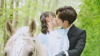 Sweet Riding Kiss! The CEO took Cinderella to ride a horse,they couldn't help but kiss passionately!