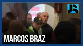 Marcos Braz, vice-presidente de futebol do Flamengo, se envolve em briga com torcedor no Rio