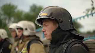 «Смыли сажу и копоть»: чебоксарские пожарные необычно проводили коллег на пенсию