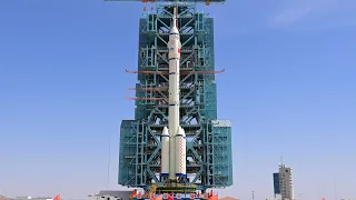 Shenzhou-18 transported to the launch pad