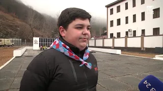 Школьники Карачаевска включились в благоустройство мемориалов Победы