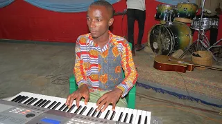 Saint Esprit Dena mwana Introduction Piano Gospel