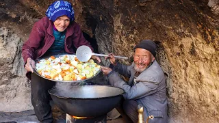 Old Style Cooking in the Cave Like 2000 Years Ago | Old Lovers Cooking Vegetarian Food in the Cave