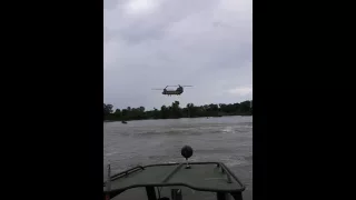 Chinook dropping marines