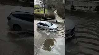 Ford Focus vs Water Splash in FLOOD