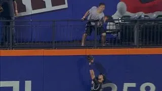 COL@NYM: Fan interference nullifies Flores' home run