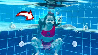 LAYRA APRENDE A MERGULHAR SOZINHA NA PISCINA FUNDA!