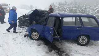 Молодая пассажирка "Гранты" погибла в лобовом ДТП с ВАЗ-2104 в Саратовской области