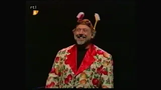 Urbanus - Ik ben een plastiek zakske (RTL4 24-12-2001)