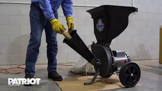 Electric Chipper Shredder Processing Cardboard