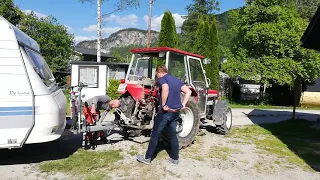 Der kleine rote Traktor bringt euren Wohnwagen zum Platz