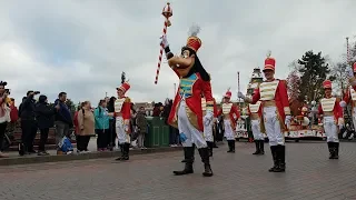 DISNEYLAND PARIS - PARADE DE NOËL DISNEY ! - DISNEY'S CHRISTMAS PARADE- [2018] JULES ET CHLOE