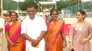 Cricketer Venkatapathy Raju Family Spotted In Tirumala | Silver Screen