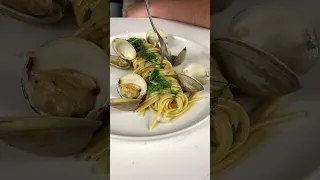 How to Make Linguine alle Vongole (Pasta with Clams)