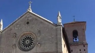 Sisma, a Norcia il pinnacolo della chiesa ruota di 45 gradi