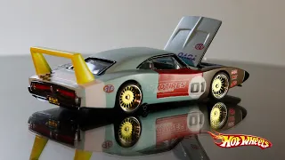 HOT WHEELS CUSTOM 69 DODGGE CHARGER DAYTONA in SCRAPTONA COLOR