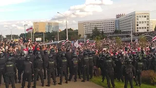 Belarus: thousands of protesters face riot police in capital Minsk | AFP