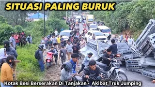 Insiden Terjadi - Truk Jumping Tinggi Dan Muatan Berserakan Di Jalan Batu Jomba #truck #cars