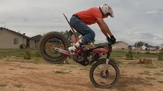 A true beginner at trials - Beat EVO 300 - MY first stoppies or rear wheel hops