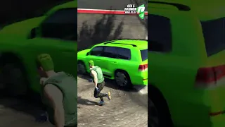 ИЗБИВАЮ И НАПАДАЮ НА ЛЮДЕЙ в игре GTA 5 RP #shorts